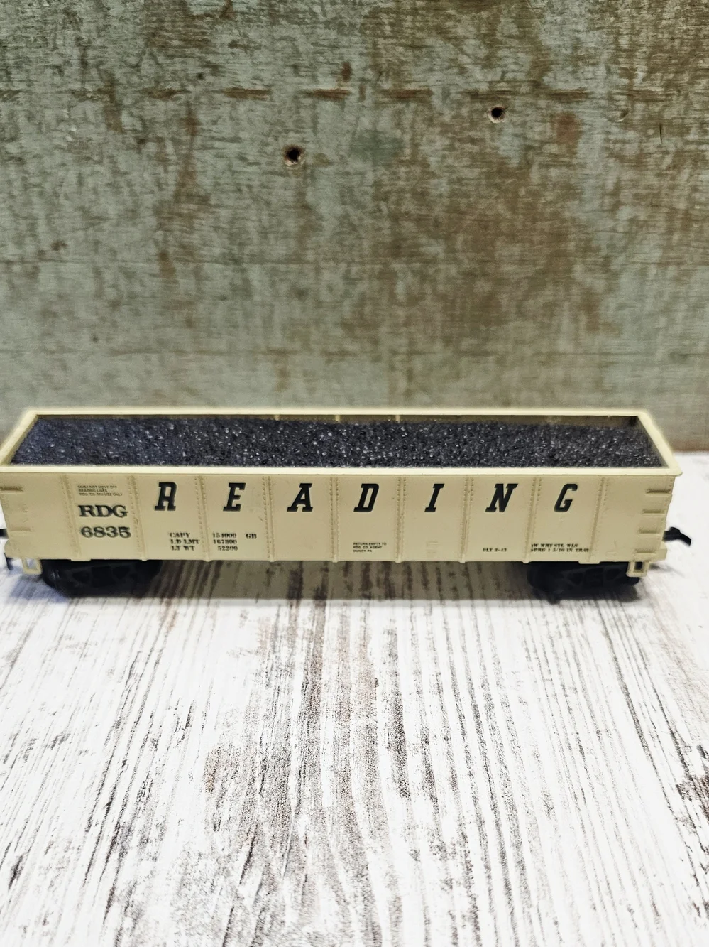 Mantua 731-521 HO Scale Heavy 43' Gondola Reading RDG #6835 w/ Load